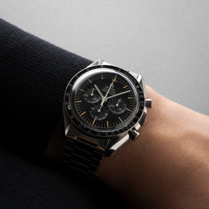 OMEGA SPEED MASTER Ref.145.022 wrist 2
