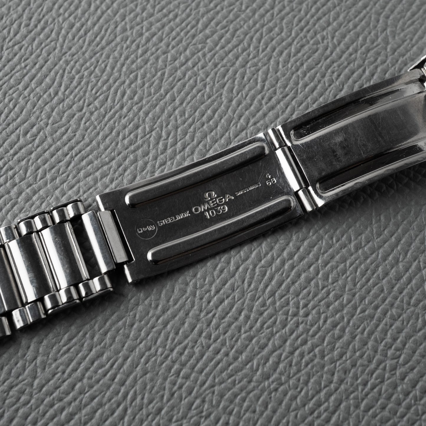 OMEGA SPEEDMASTER REF 145.012 4th 1968 flat link bracelet