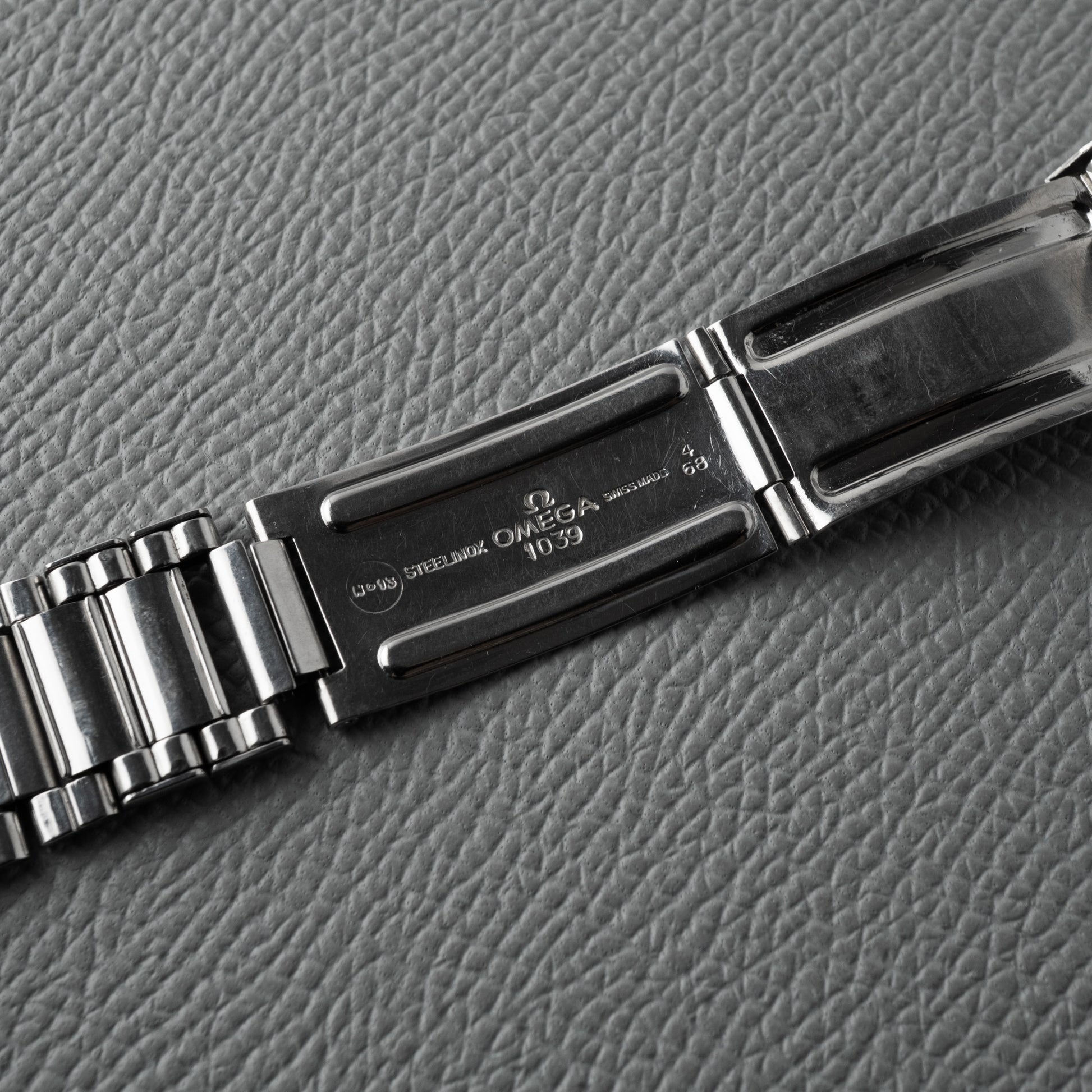 OMEGA SPEEDMASTER REF 145.012 4th 1968 flat link bracelet
